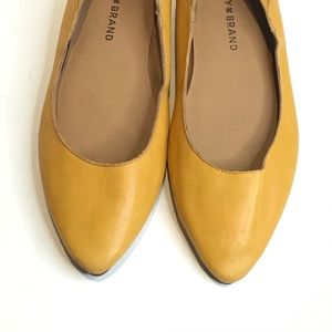 { LUCKY BRAND}  Leather Pointed Toe Flats SZ 6.5